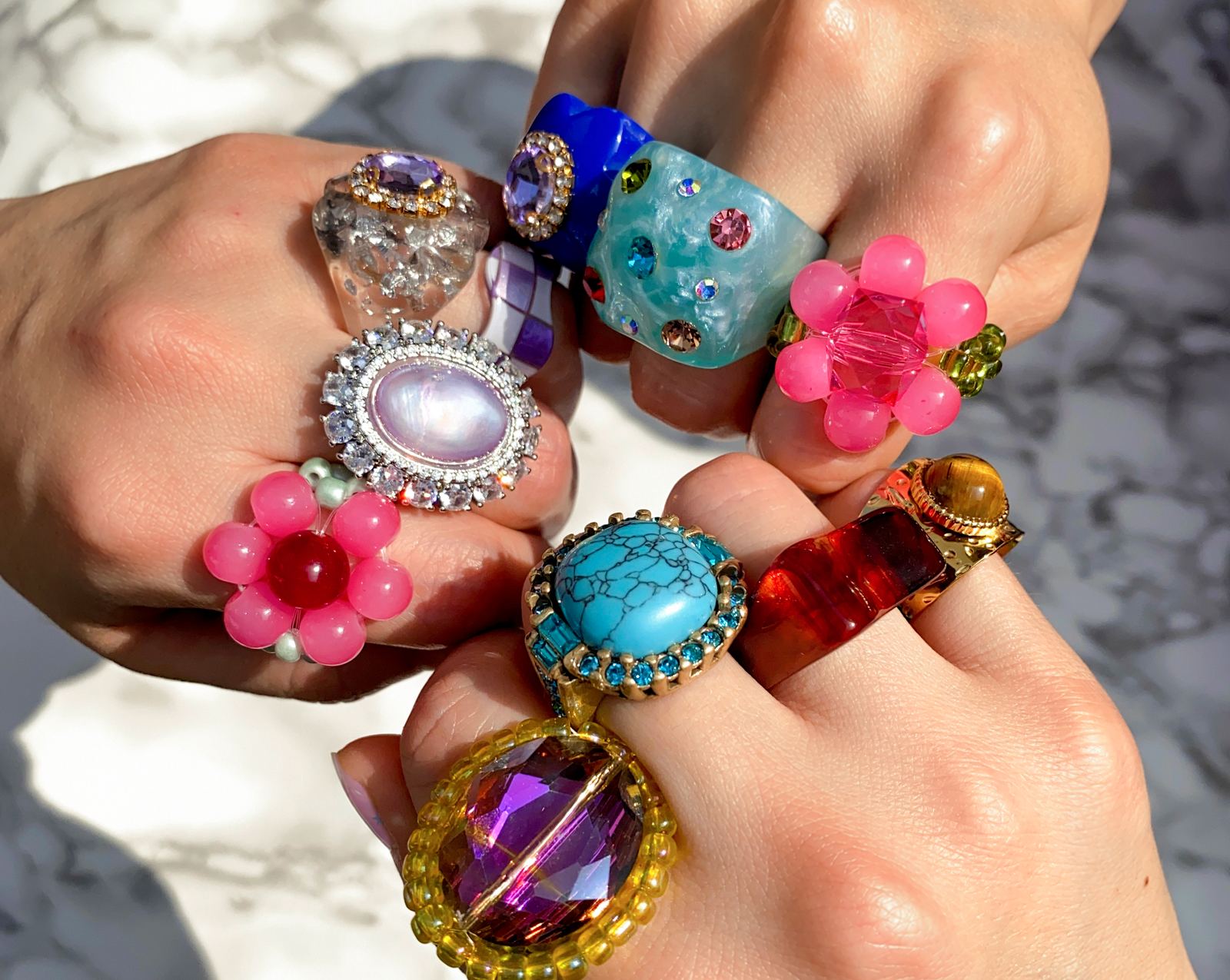 Manos con anillos Cósmicas